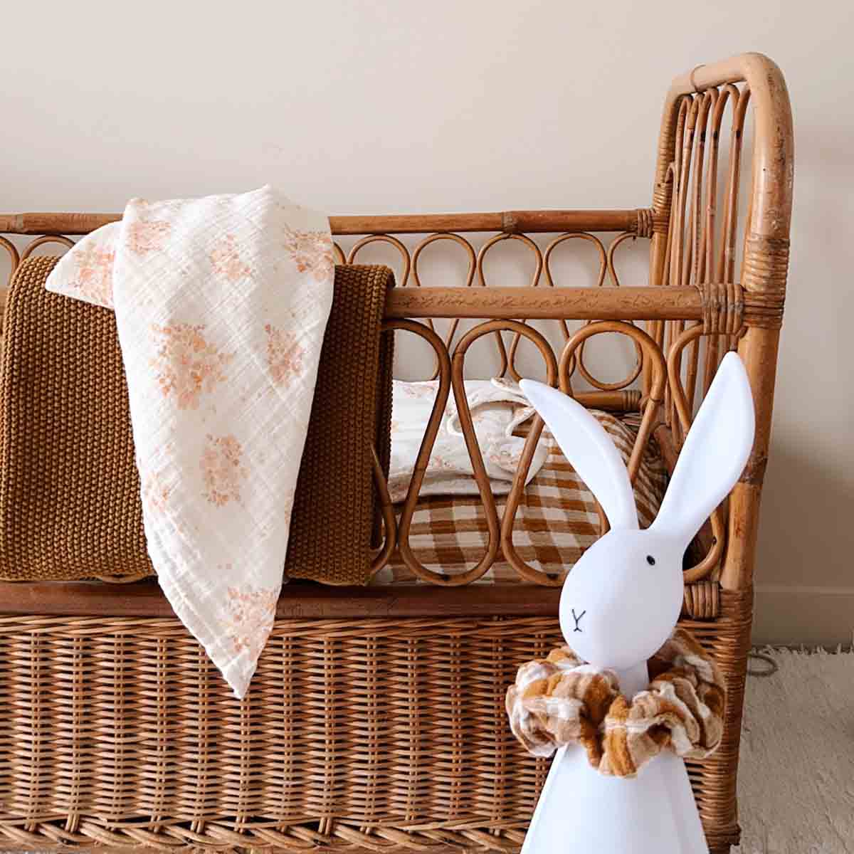 Rose in April Bianca Swaddle Vichy-Karo | Karamell 110x110 cm - Image 9