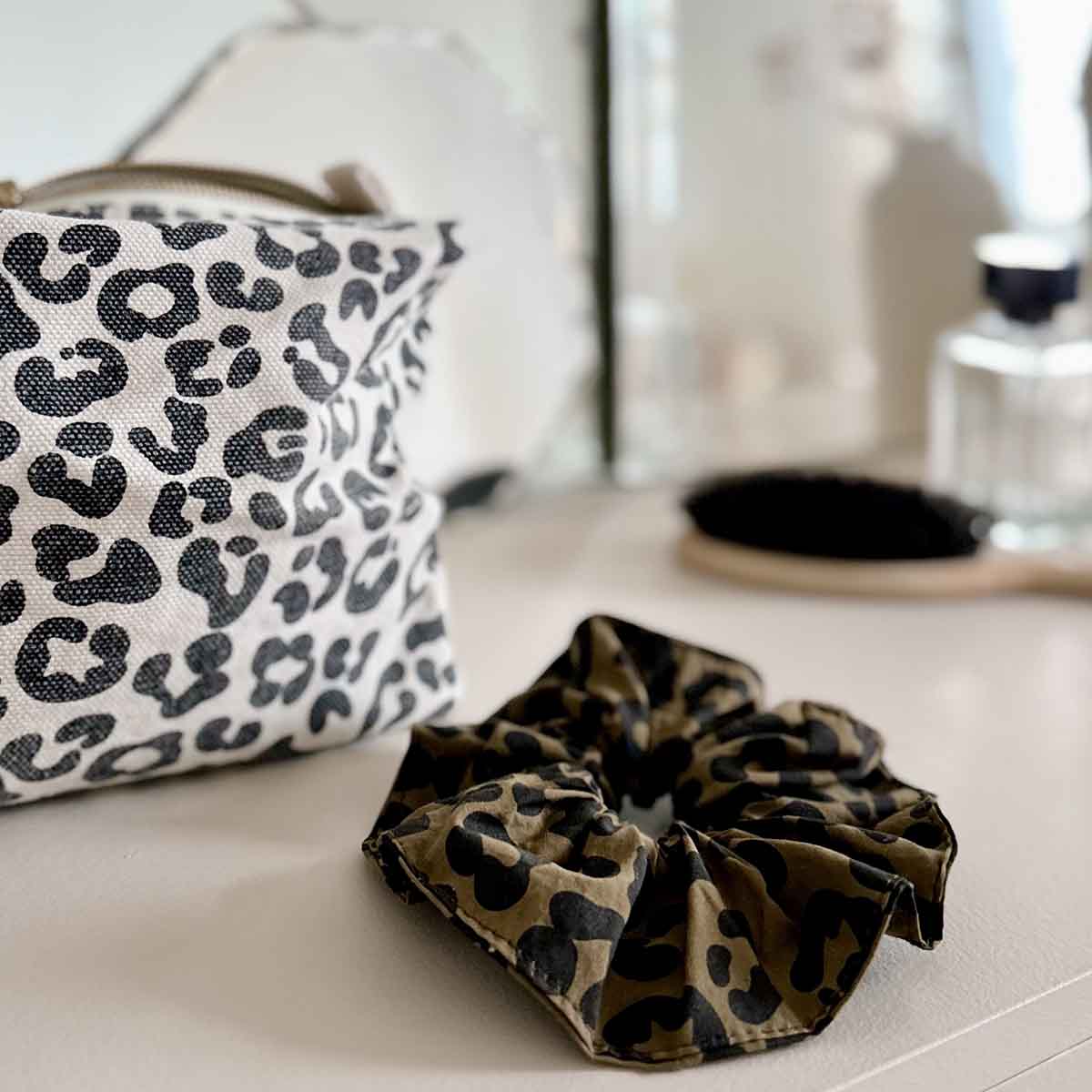 Rose in April Scrunchie "Chouchou" Leo Olive - Image 2