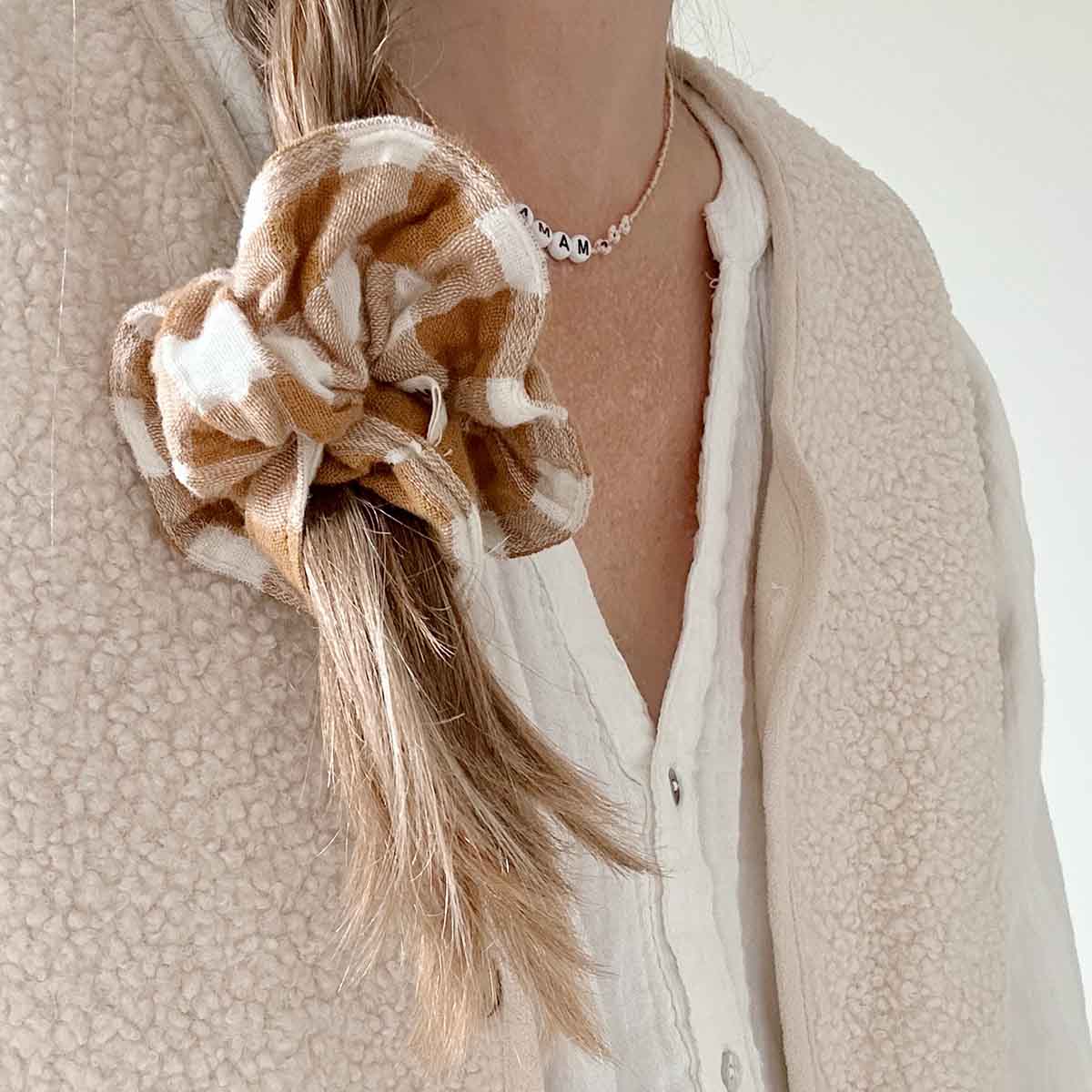 Rose in April Scrunchie "Chouchou" Karamell - Image 6