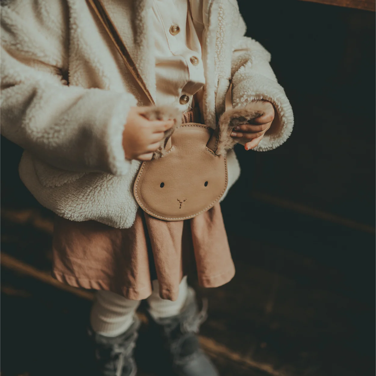 Donsje Umhängetasche "Britta" | Fluffy Bunny | Light Rust Leather - Image 2