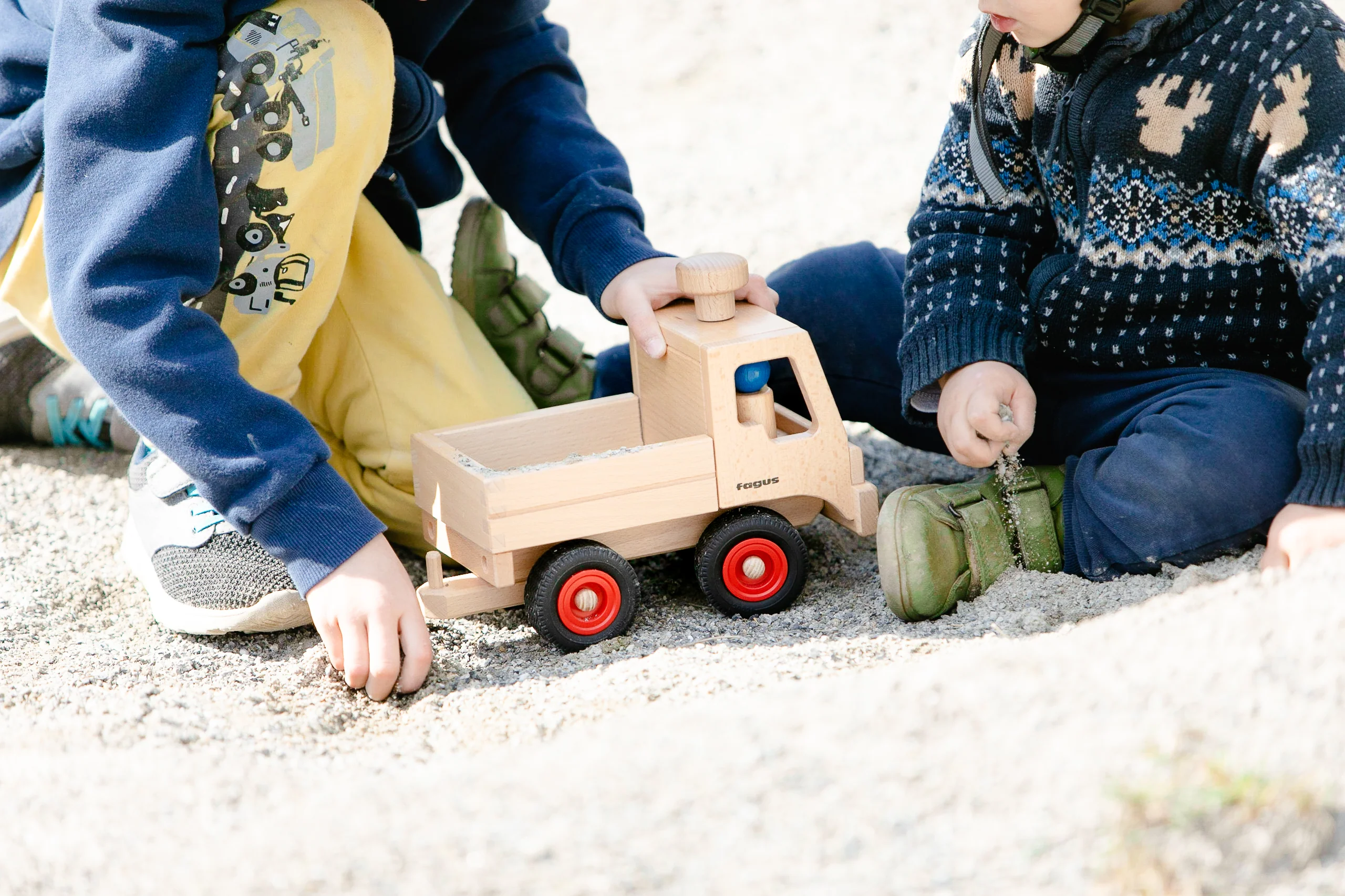 Fagus Lastwagen Unimog Basismodell aus Holz - Image 3