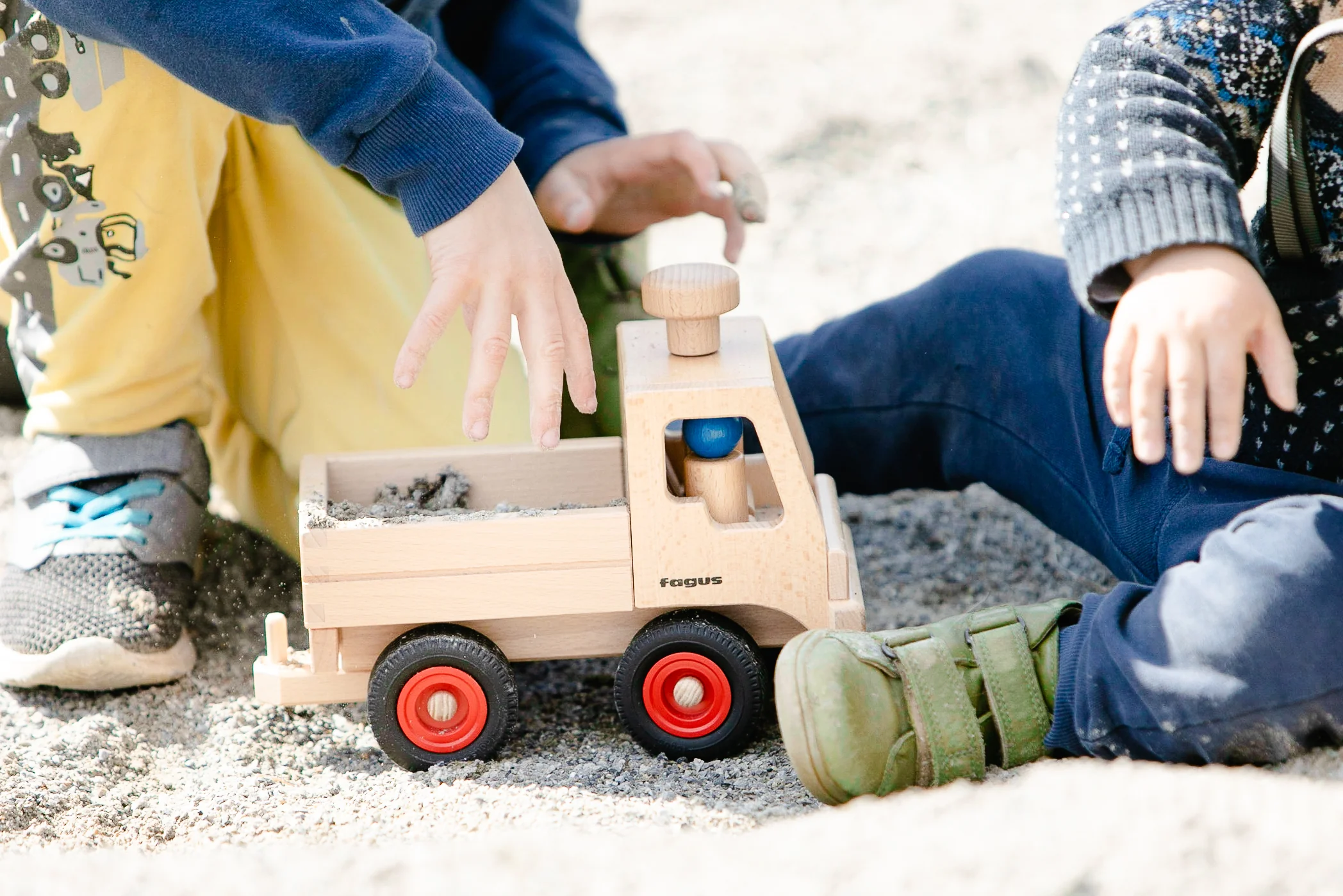 Fagus Lastwagen Unimog Basismodell aus Holz - Image 4