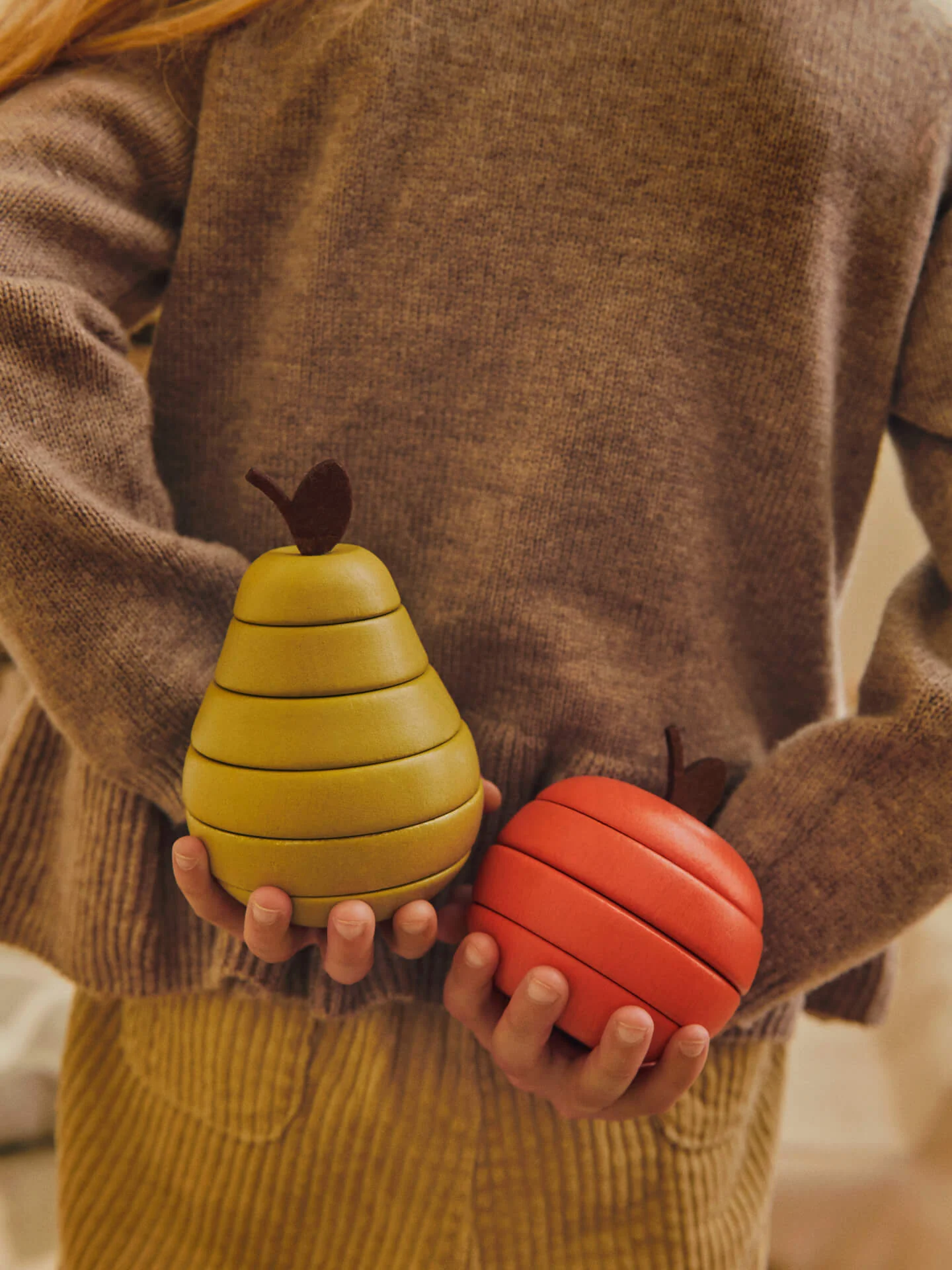 Ferm Living Stapelspielzeug Apfel und Birne | Multi - Image 2