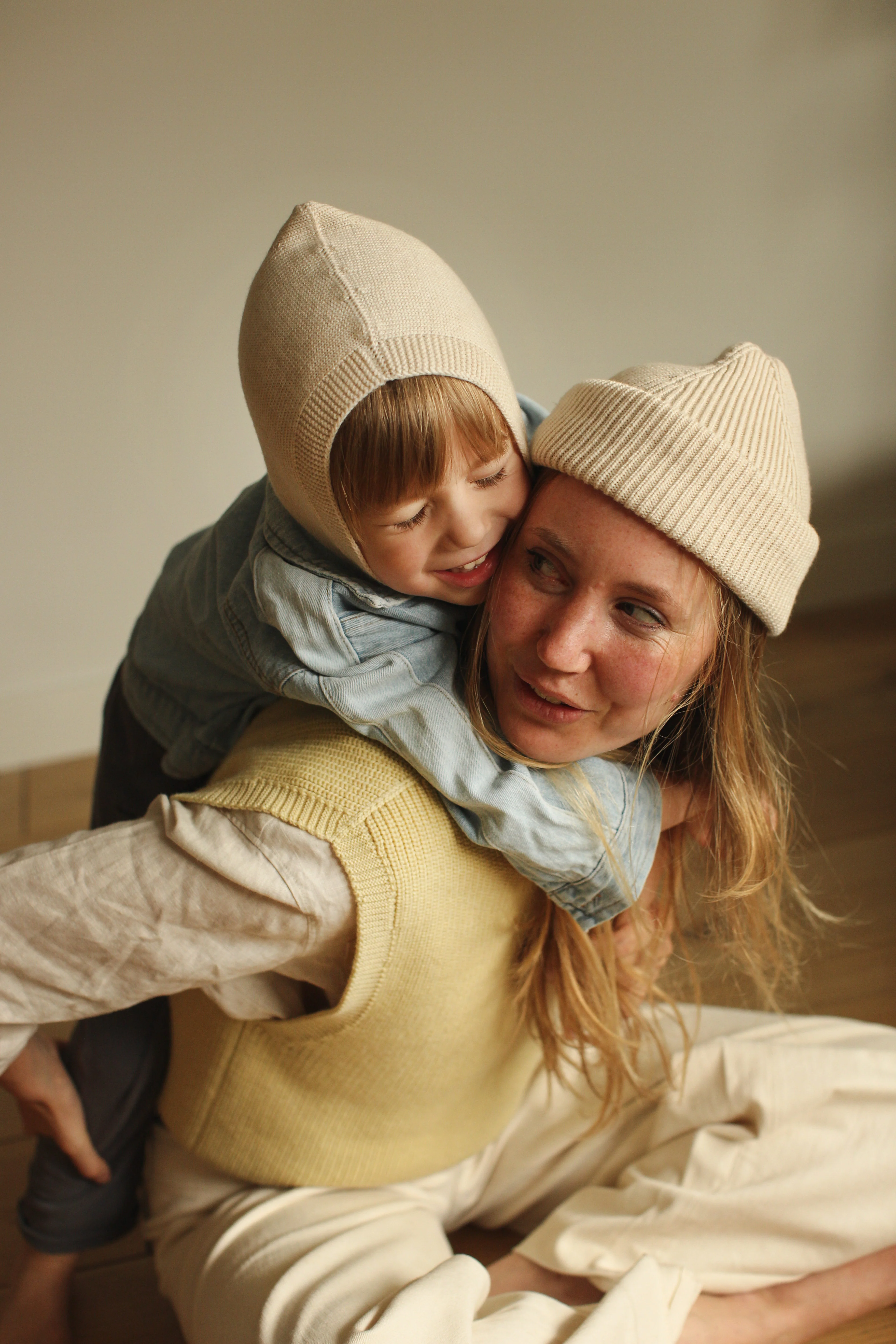 Hvid Adult Beanie "Fonzie" Cream - Image 2