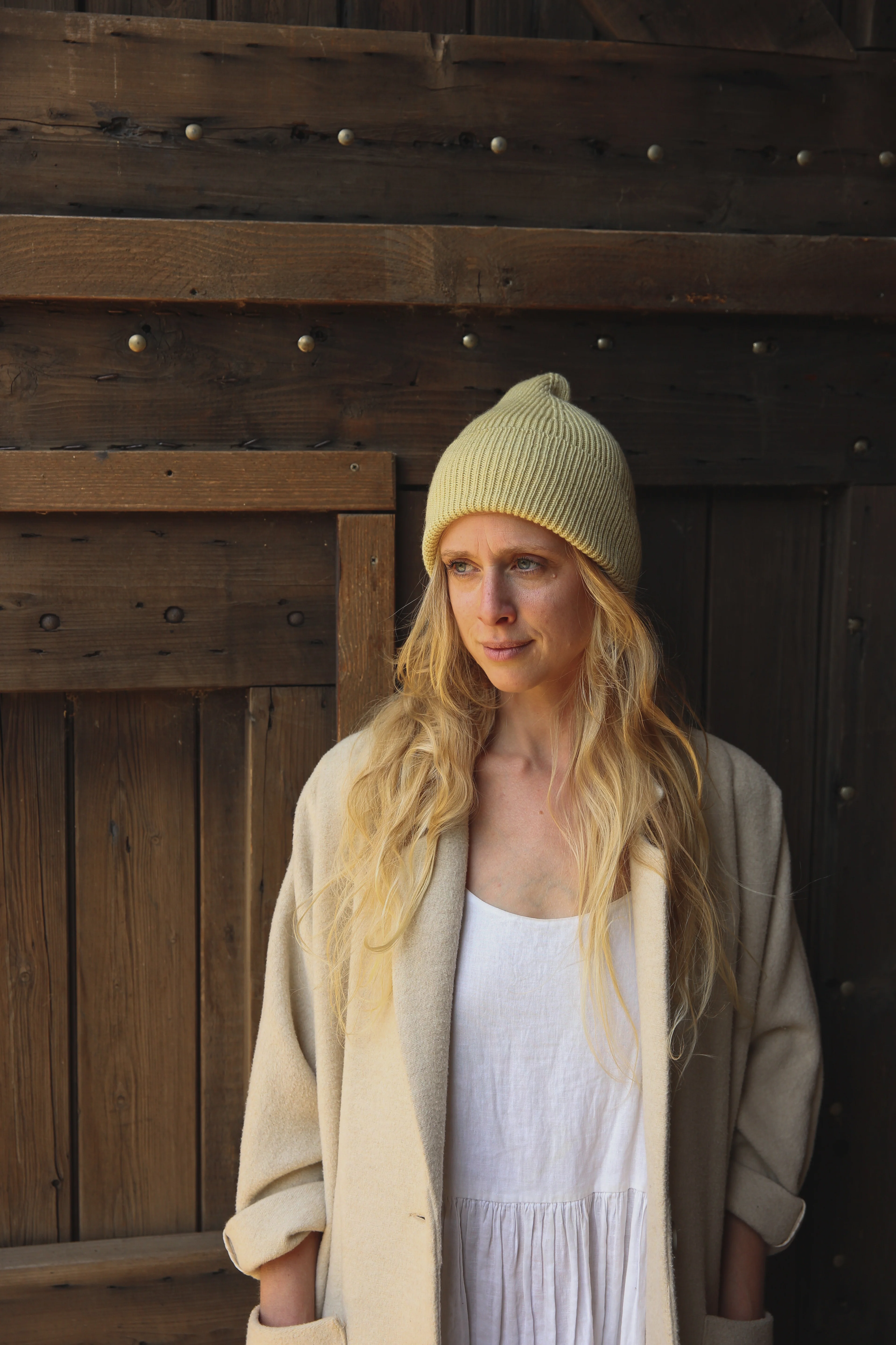 Hvid Adult Beanie "Fonzie" Light Yellow - Image 3