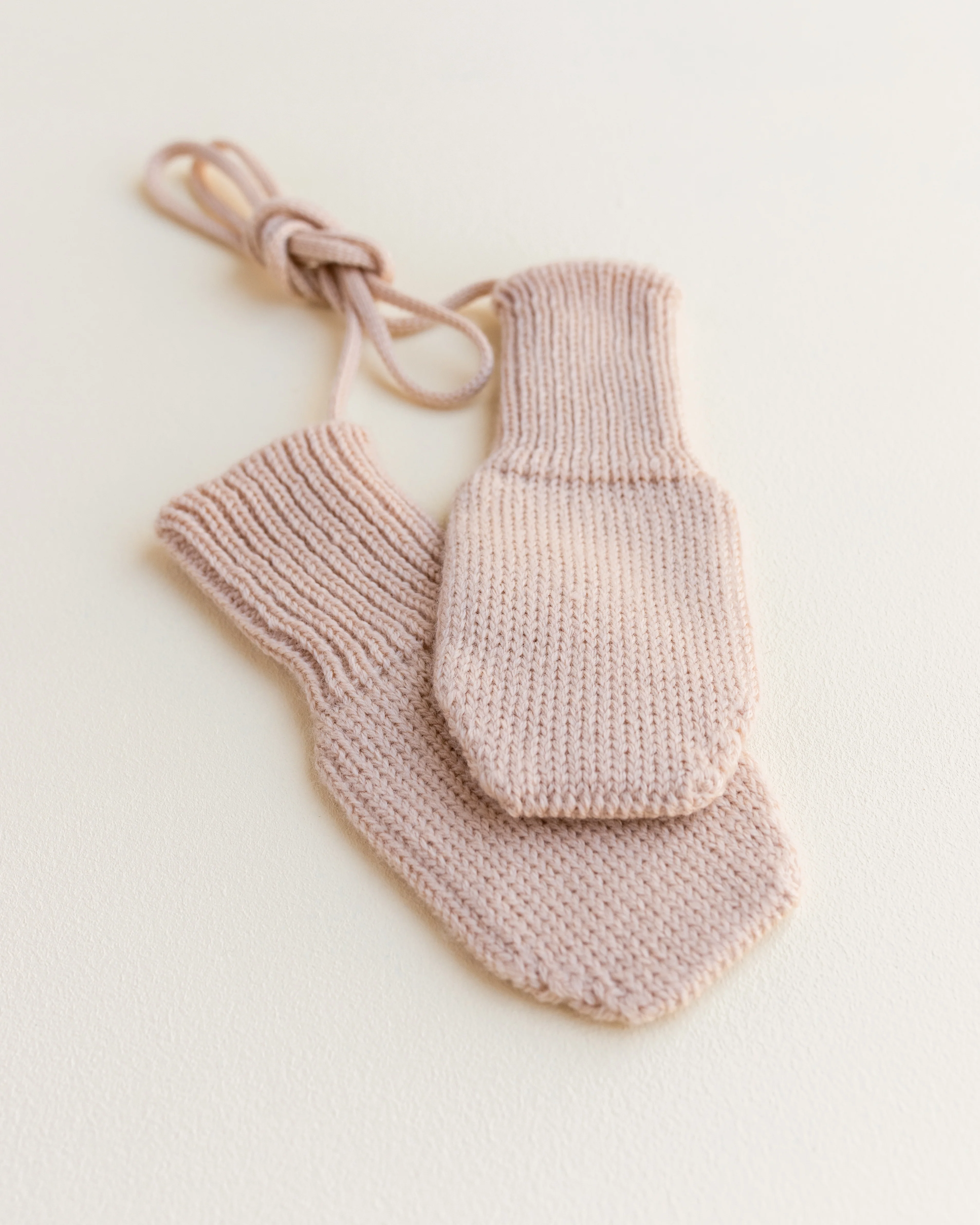 Hvid Baby Handschuhe "Fiza" Apricot - Image 3