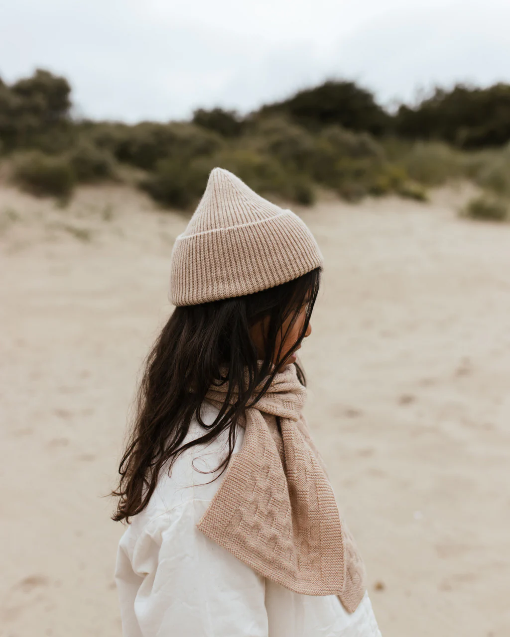 Hvid Kids Beanie "Fonzie" Sand - Image 4