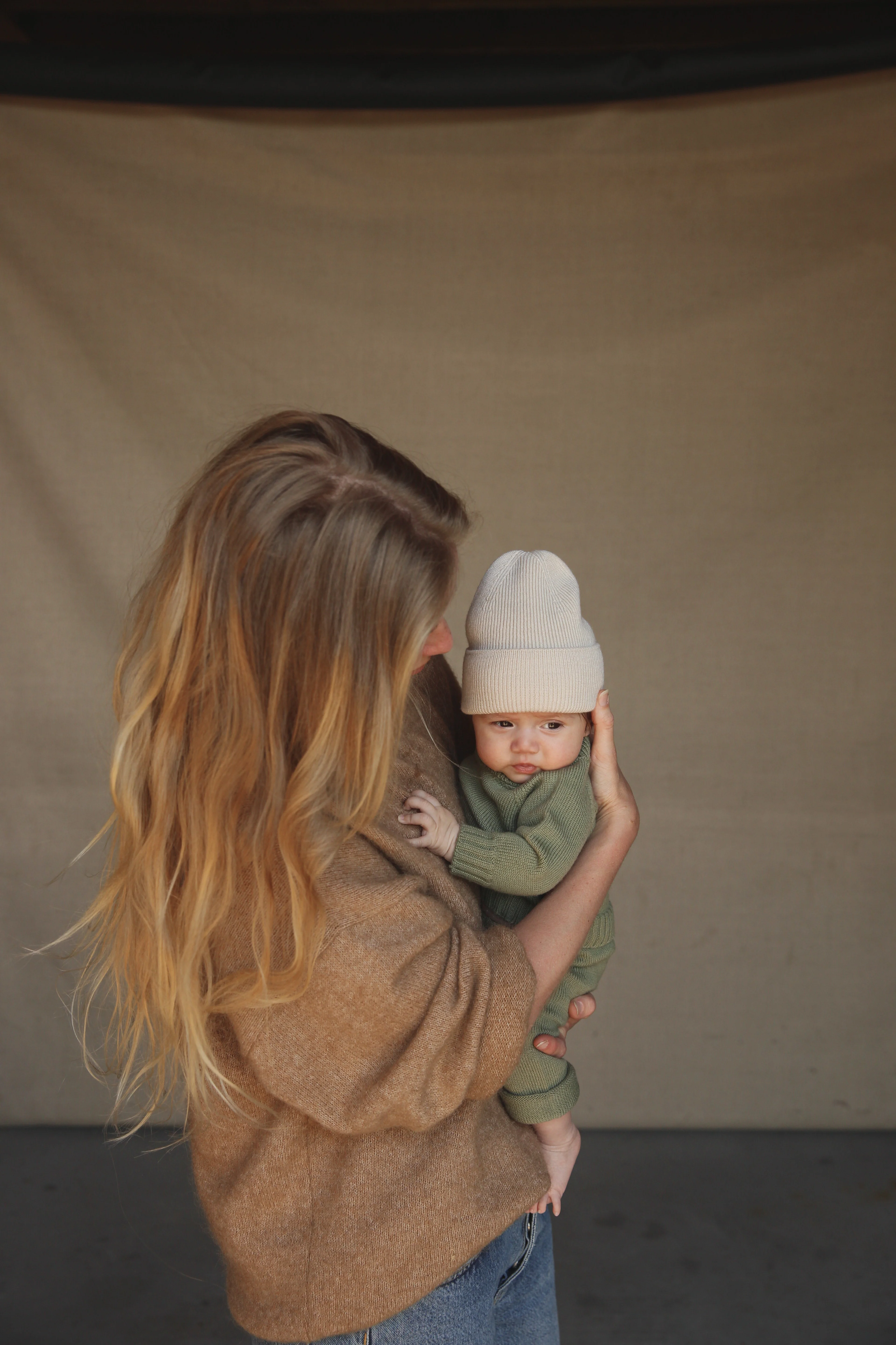 Hvid Newborn Beanie "Fonzie" Cream - Image 2