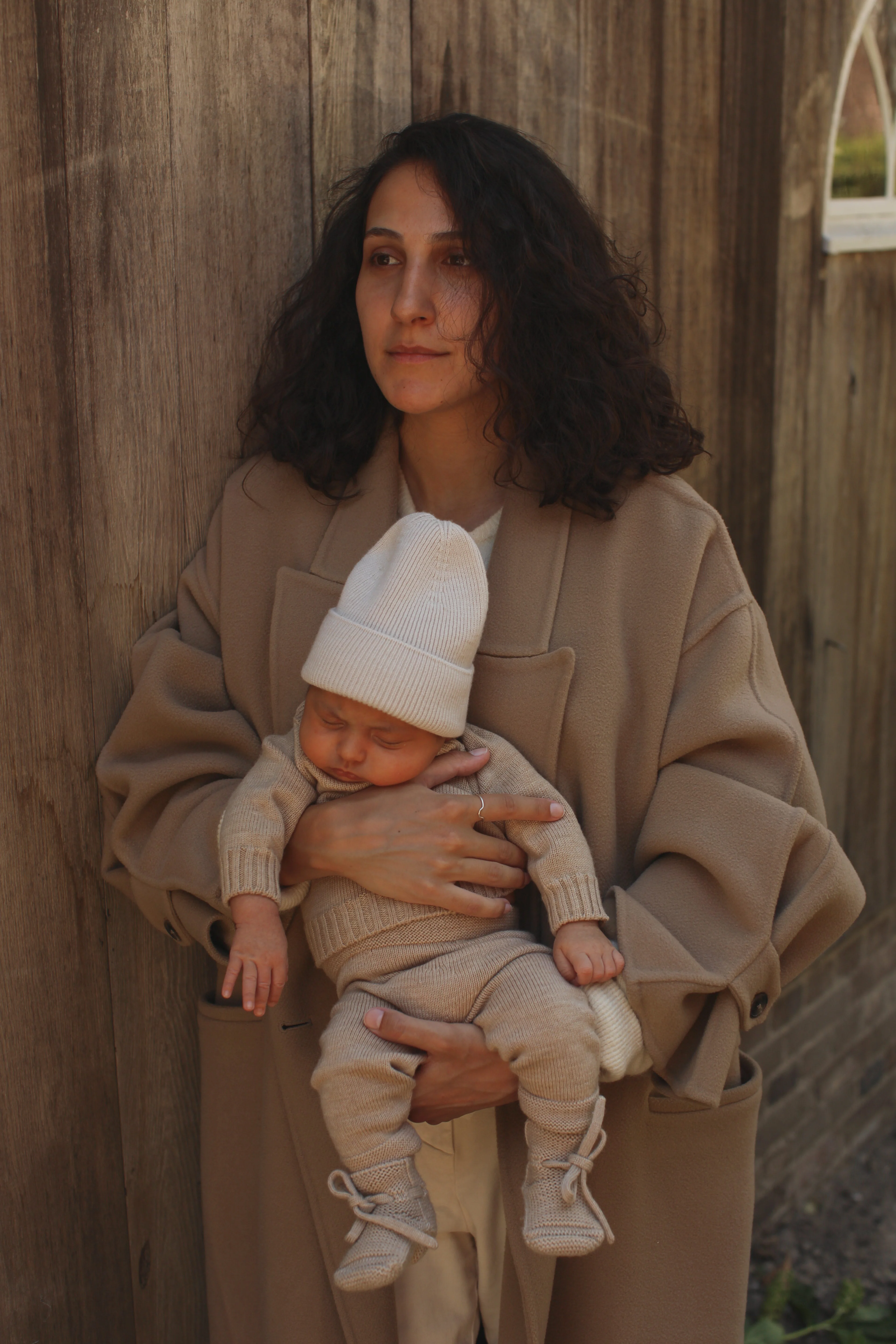 Hvid Newborn Beanie "Fonzie" Cream - Image 3