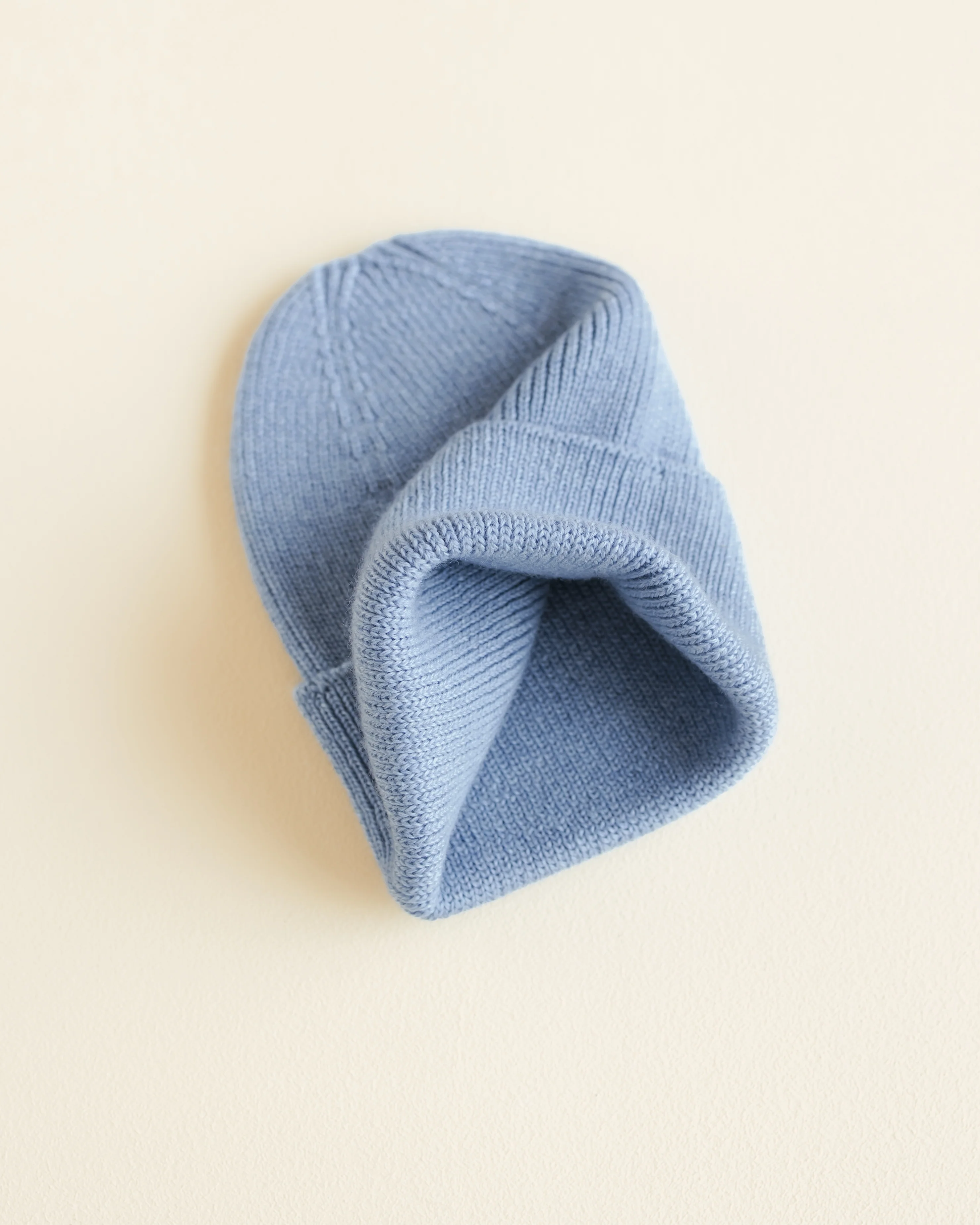 Hvid Newborn Beanie "Fonzie" Light Blue - Image 3