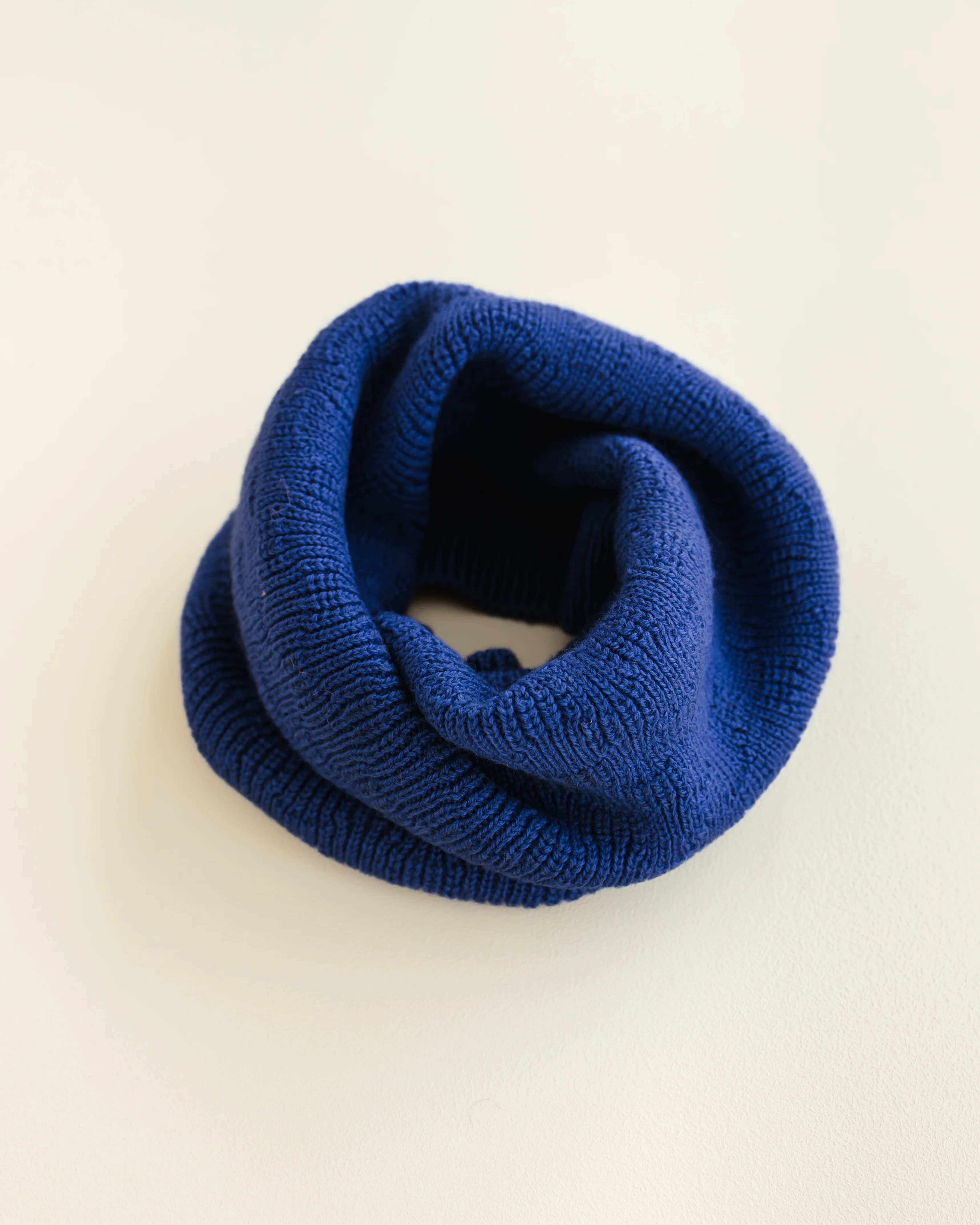 Hvid Schlauchschal "Gigi" Cobalt Blue