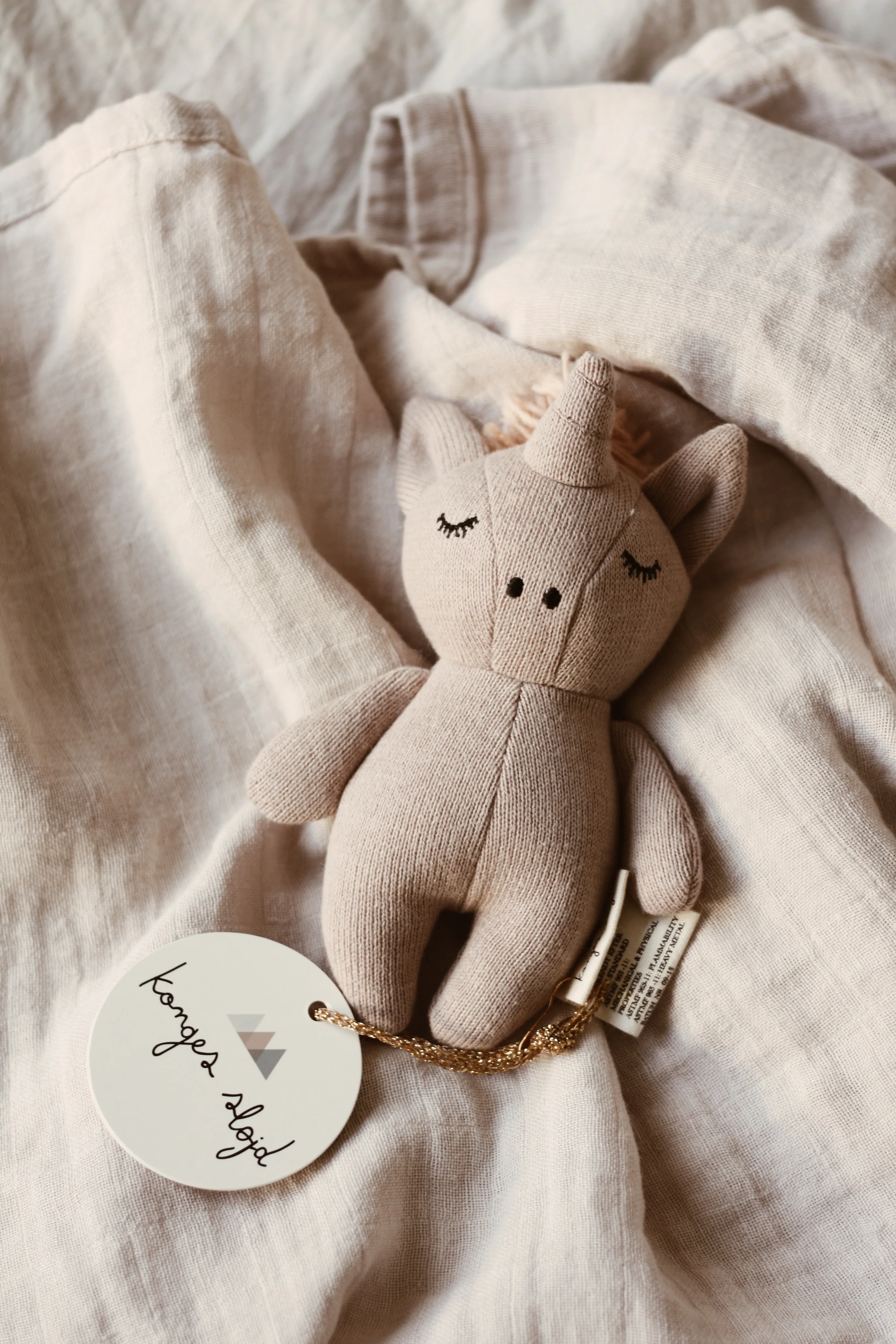 Konges Sløjd Babyrassel Mini Unicorn | Rose Fawn - Image 2
