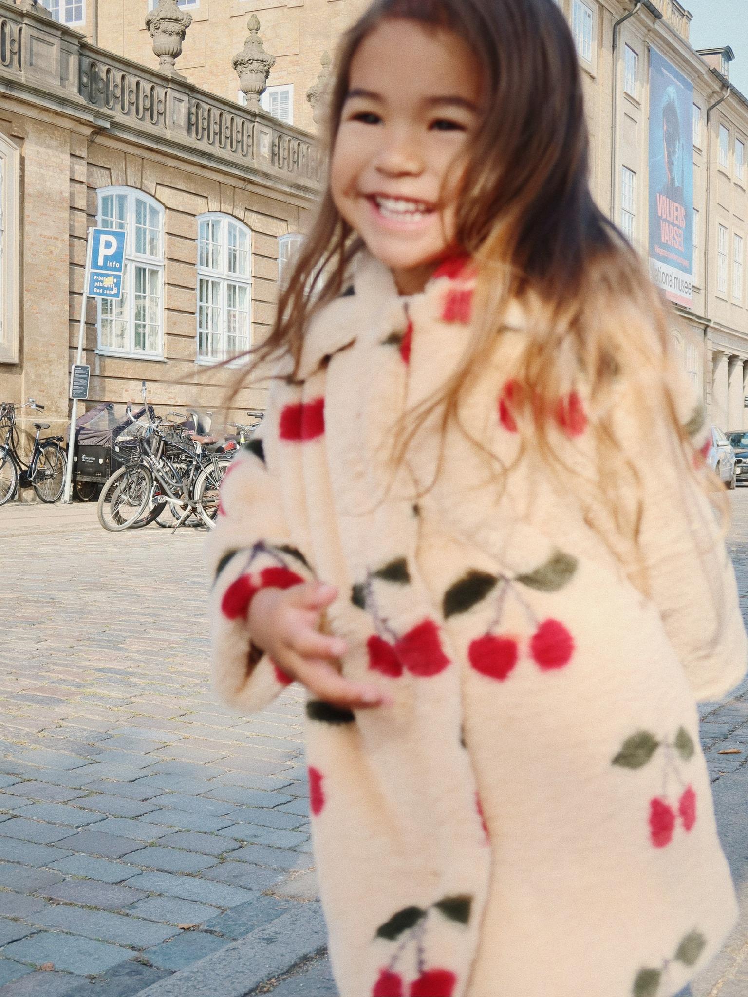 Konges Sløjd Fleece Mantel "Fuzzie" Ma Grande Cerise - Image 4