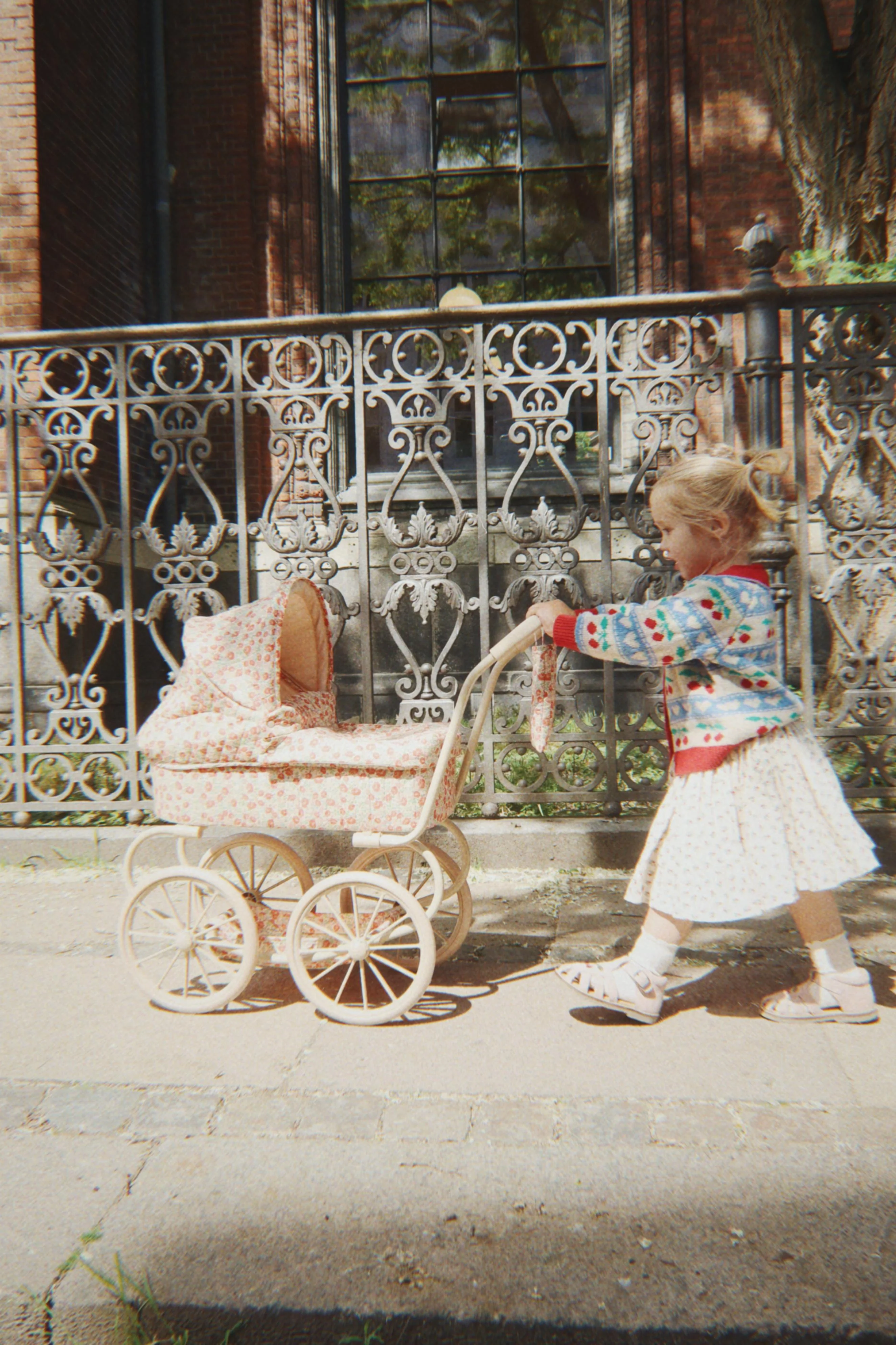 Konges Sløjd Puppenwagen "Mini Doll Pram Kaluka" - Image 4