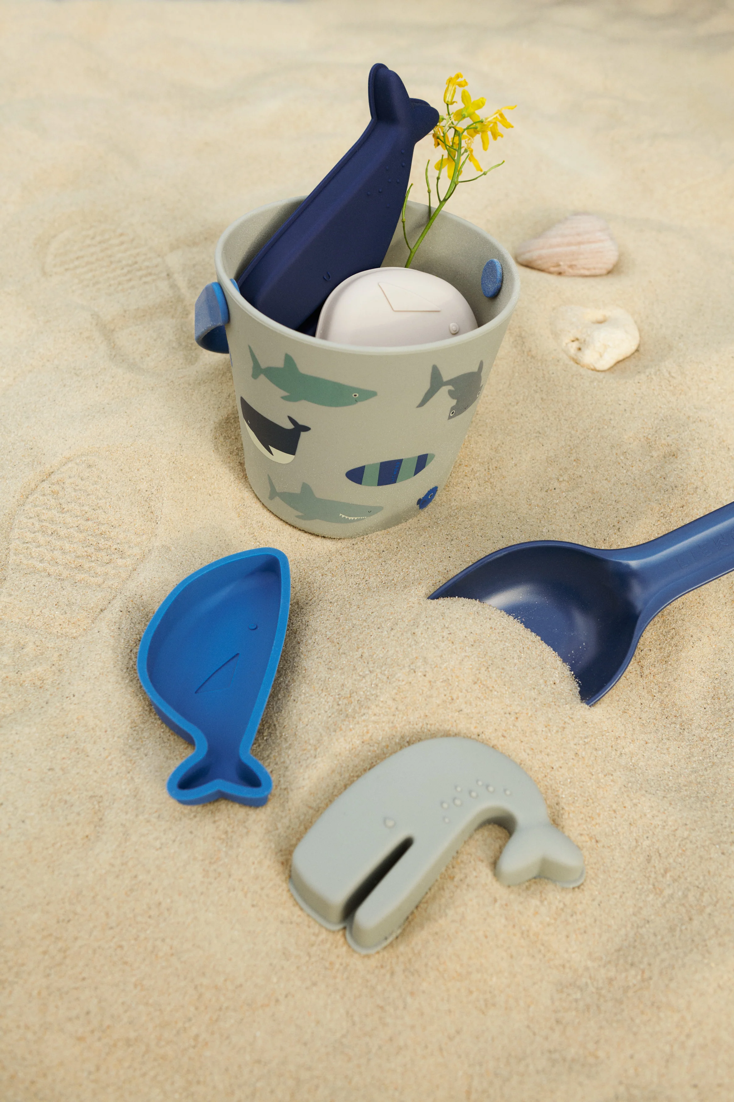 Liewood Strand-Spielzeug "Gilma" | Shark / Dove Blue - Image 2