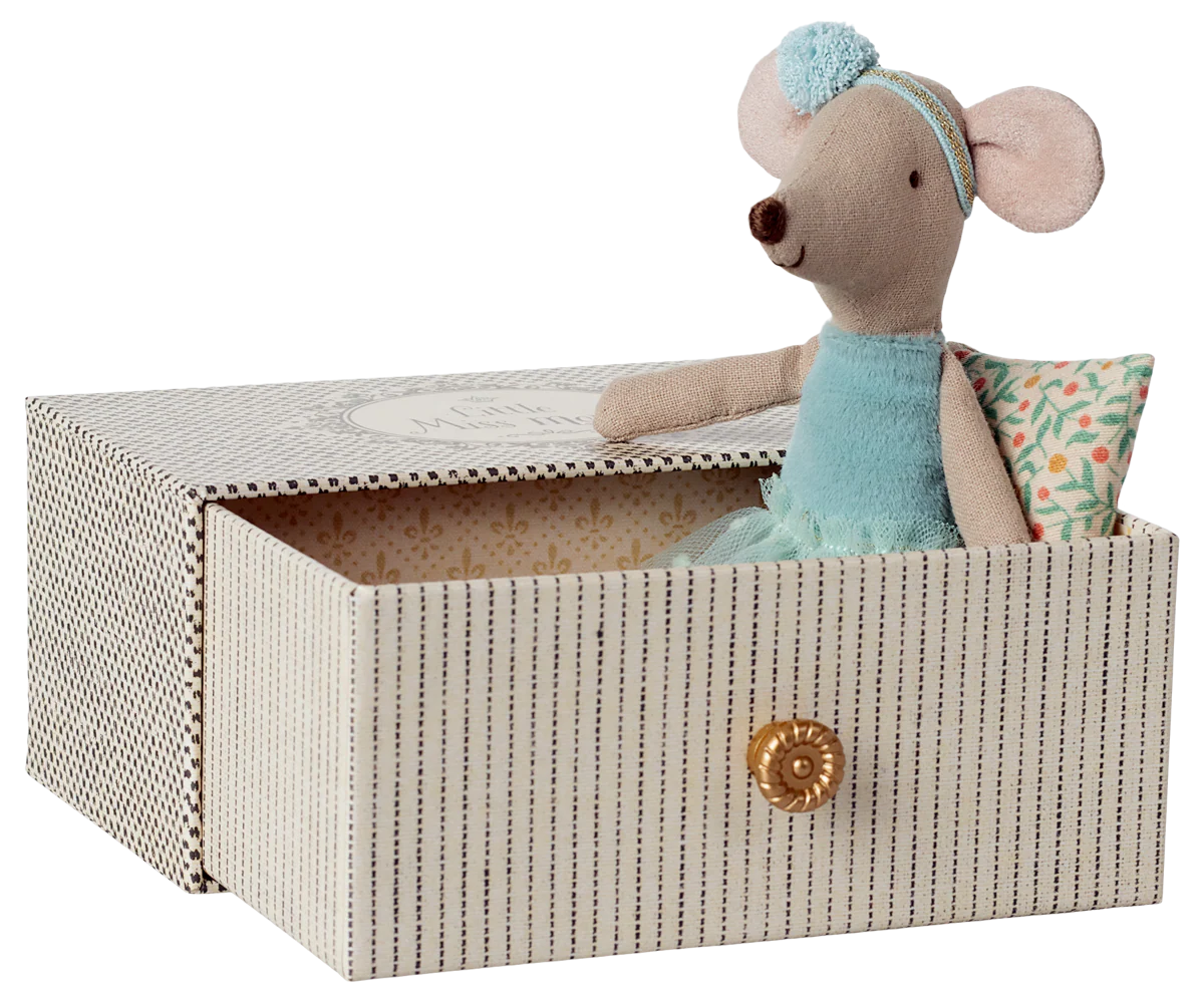 Maileg Tanzmaus Kleine Schwester in Tagesbett | Blau - Image 2
