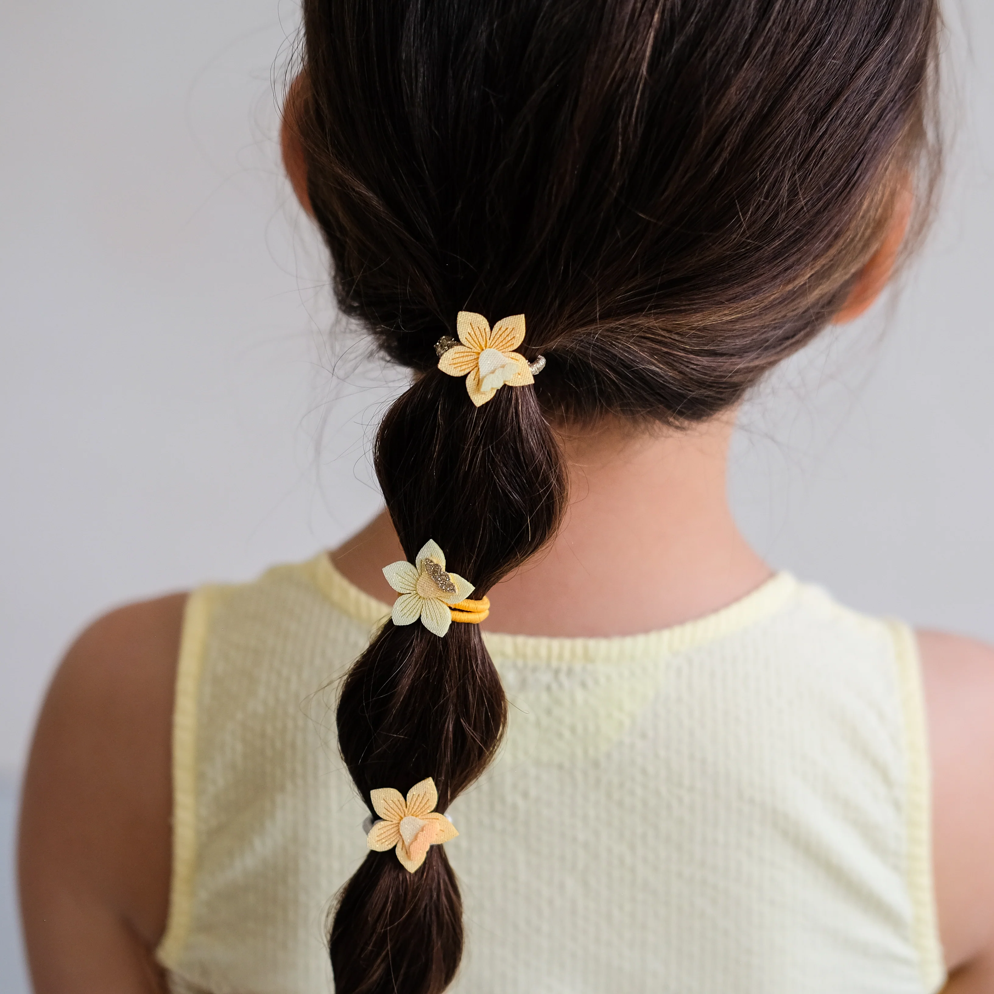 Mimi & Lula Mini Haar-Gummi "Daffodil" | Yellow - Image 2