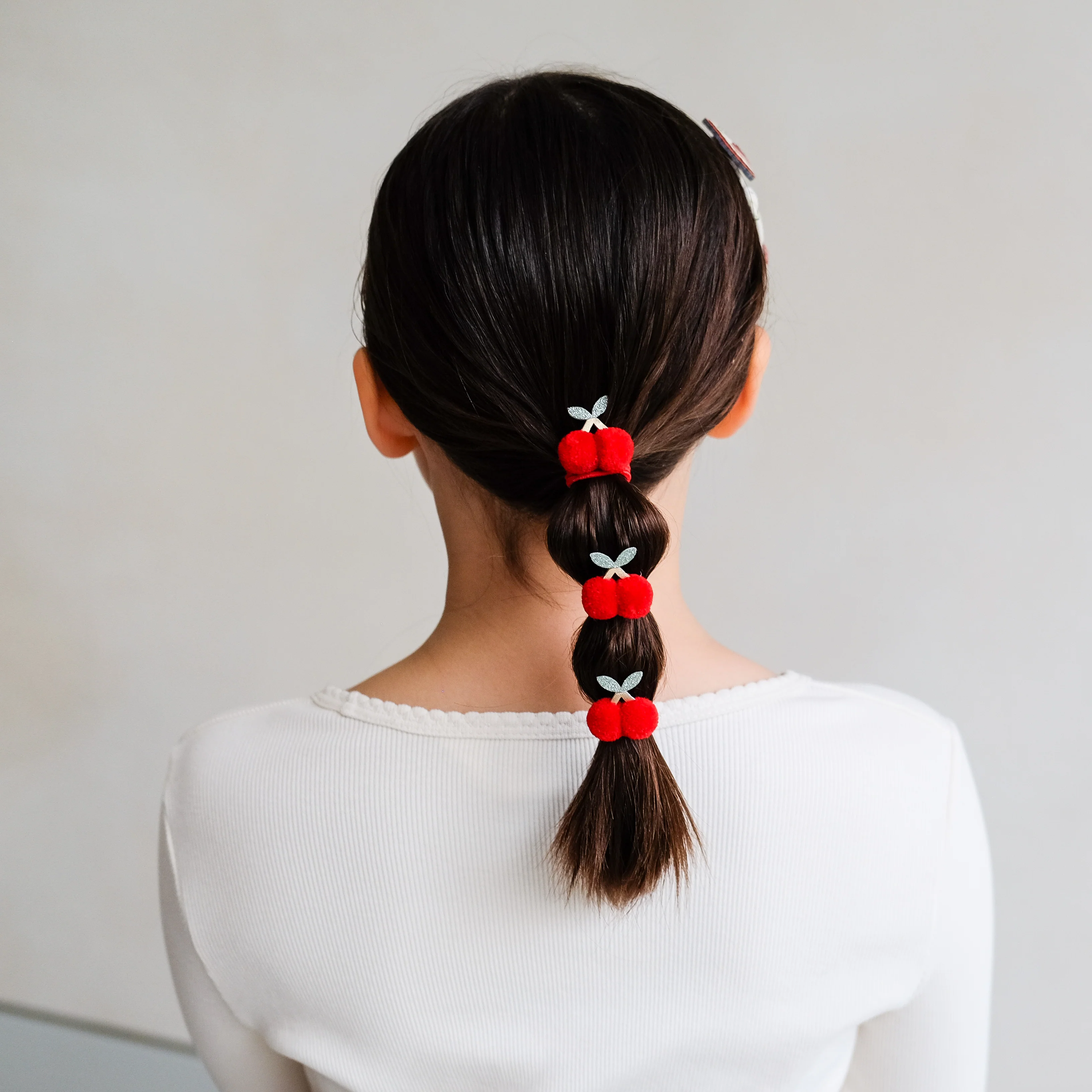 Mimi & Lula Mini Haar-Gummi "Pompom Cherries" - Image 2