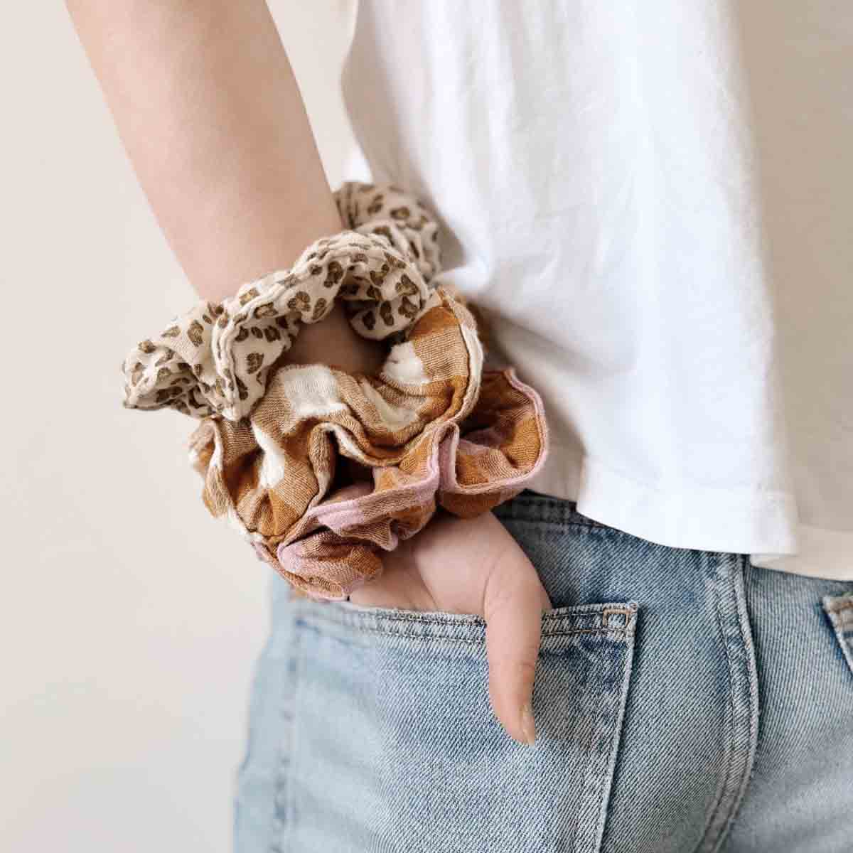 Rose in April Scrunchie "Chouchou" Leo Beige - Image 5