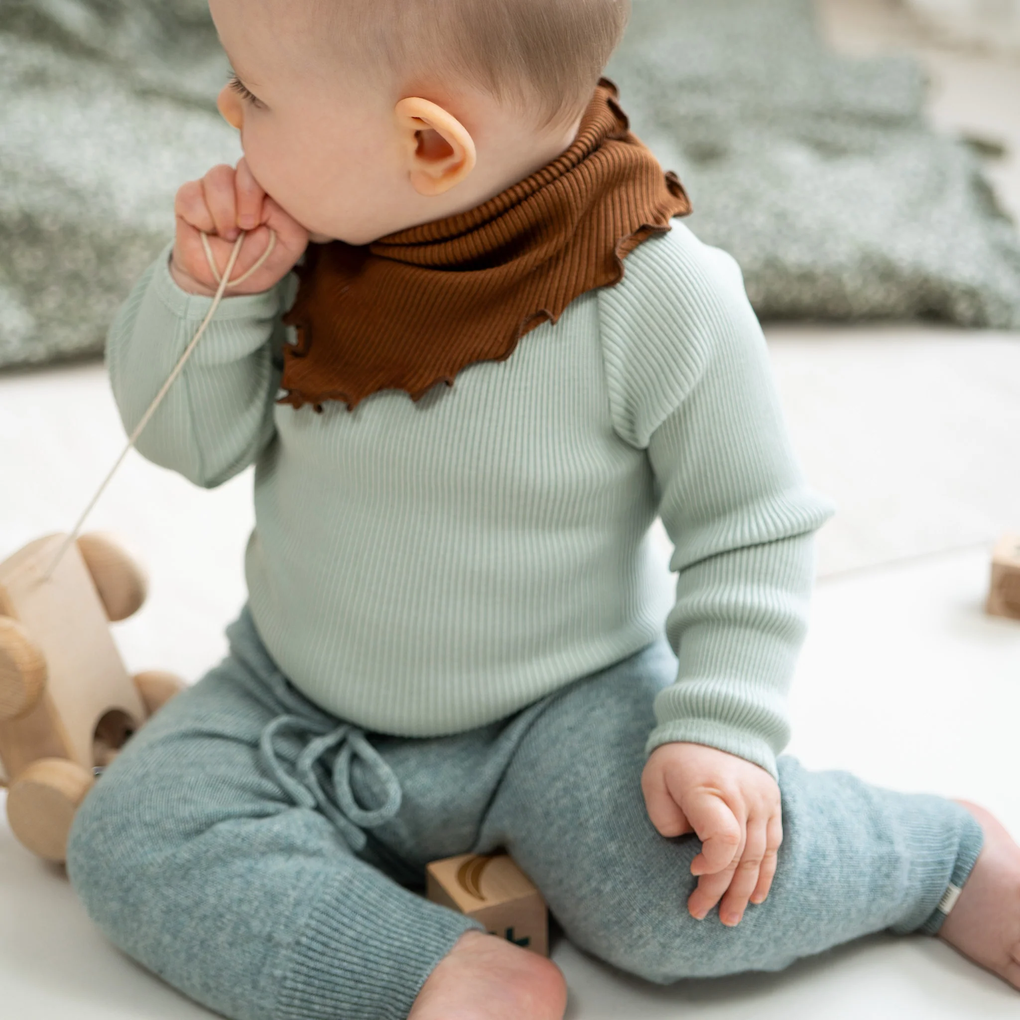 minimalisma Bandana Lätzchen Baumwolle-Seide | Chocolate - Image 3