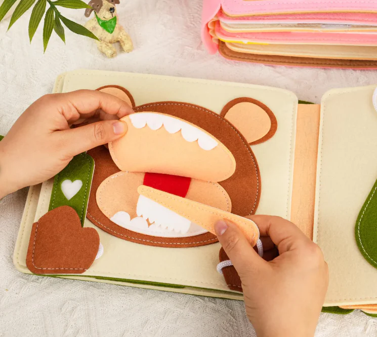 Joymaxx Montessori Quiet Book | Peekaboo-Löwe - Image 3