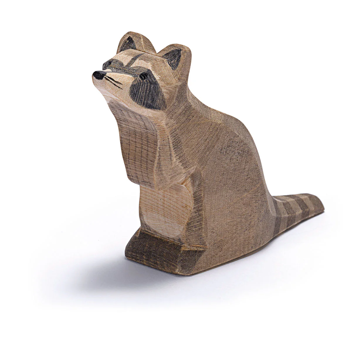 Ostheimer Holztier "Waschbär sitzend"