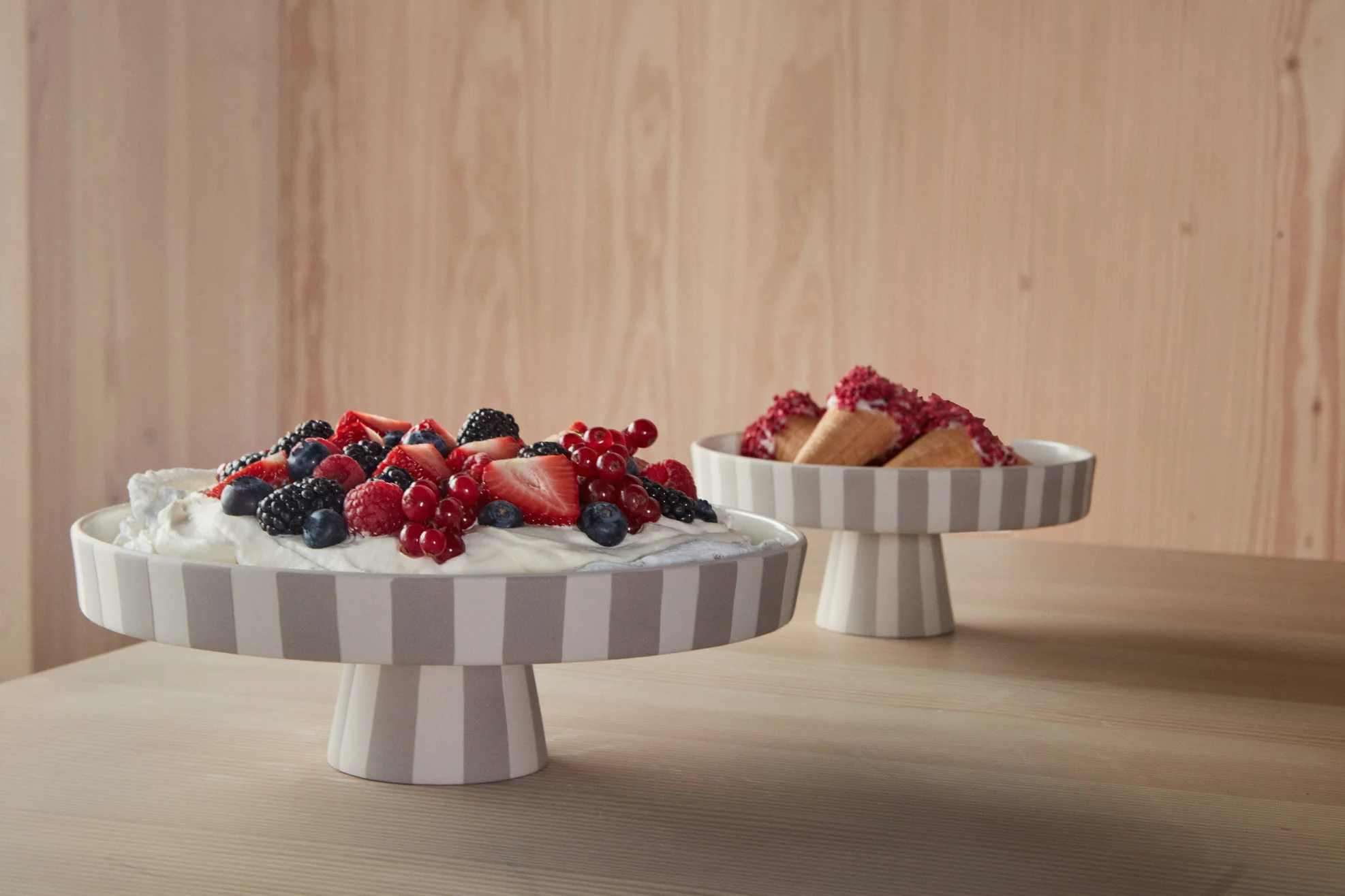 OYOY Dekoschale Toppu Tray Ø 27 cm, Schwarz/Weiss - Image 3