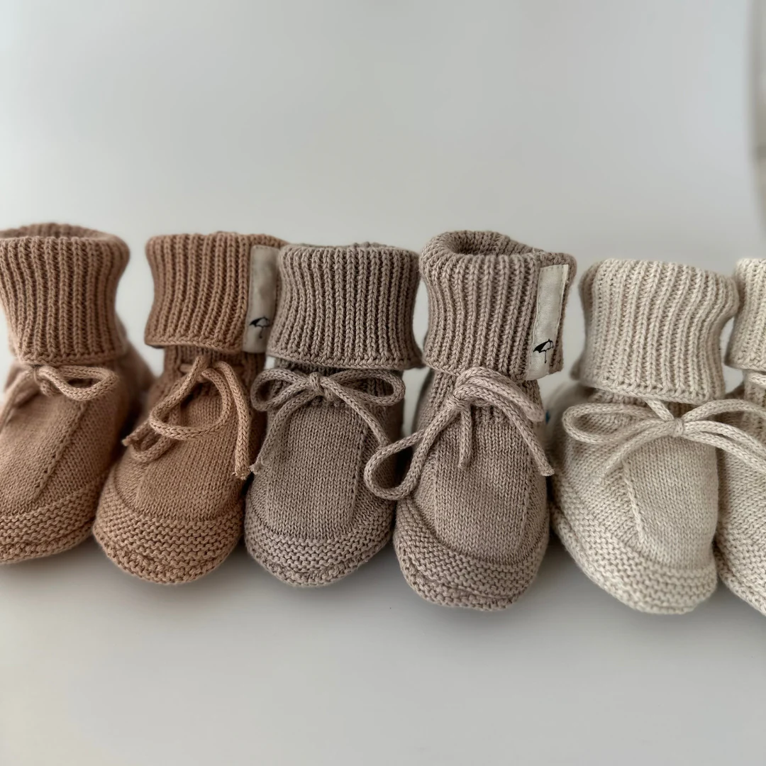 Saga Copenhagen Baby Strickschuhe - Bio-Baumwolle | Khaki - Image 3