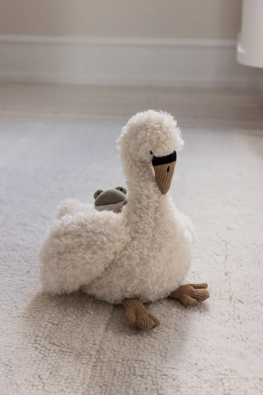 Sebra Aktivitäts-Spielzeug, Schwan mit Frosch | Beige - Image 3