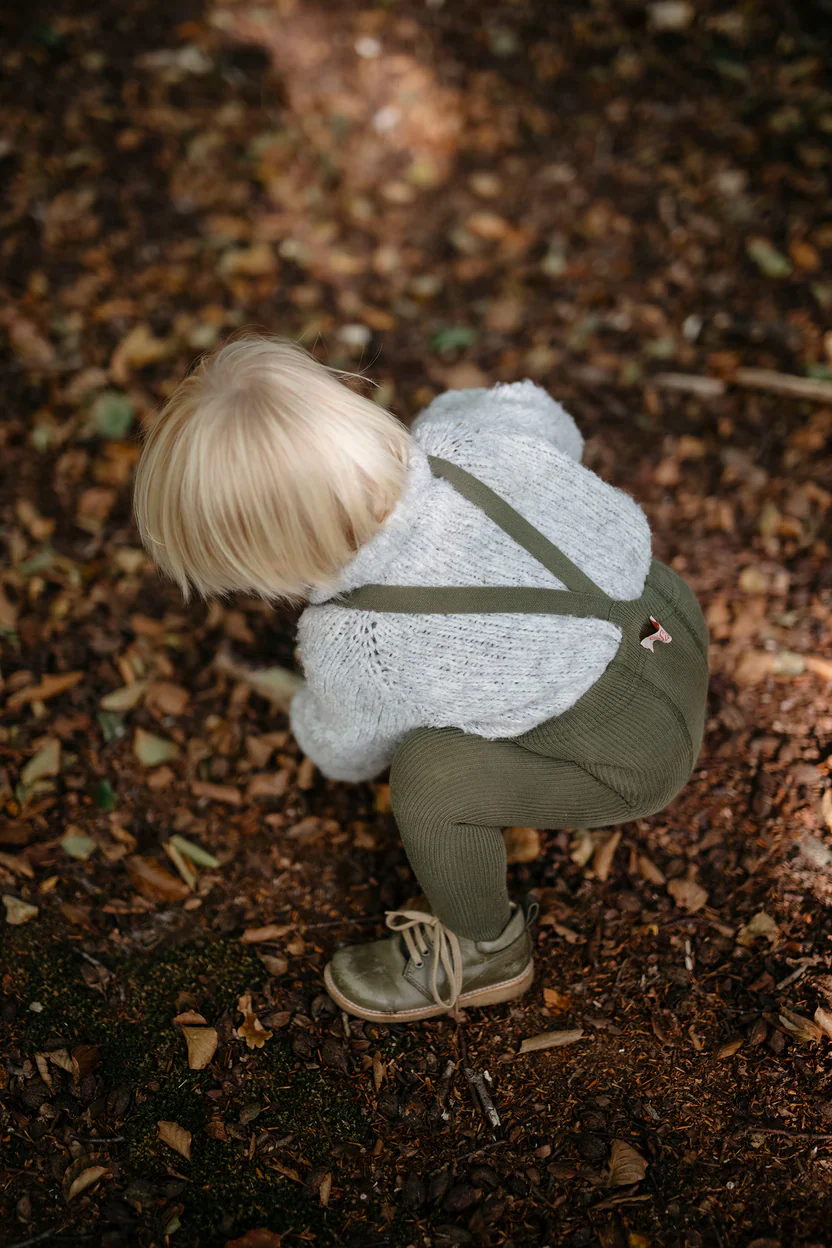 Silly Silas Strumpfhose mit Träger | Olive - Image 4